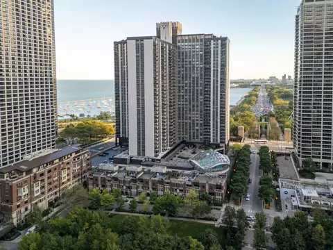 400 E Randolph St #828, Chicago, IL 60601