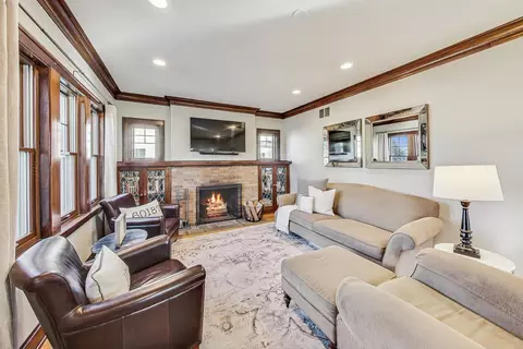 312 E Illinois St, Wheaton, IL 60187 photo 4