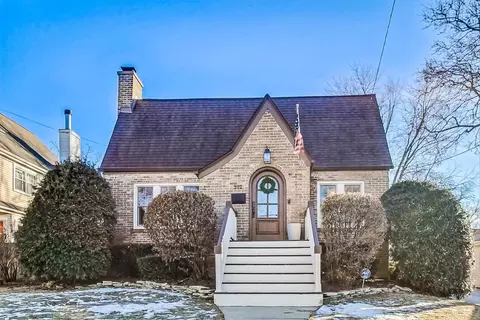 312 E Illinois St, Wheaton, IL 60187