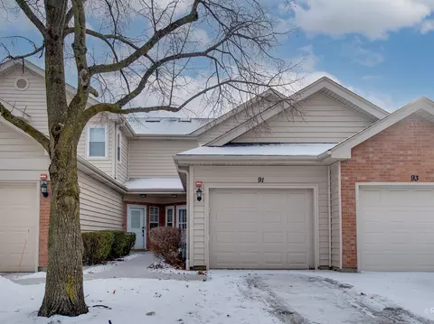 91 Golfview Dr, Glendale Heights, IL 60139