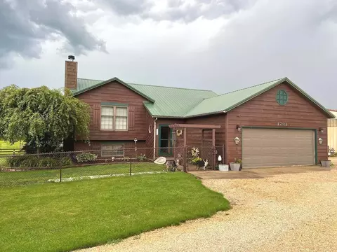 1781 Sink Hollow Rd, Dixon, IL 61021