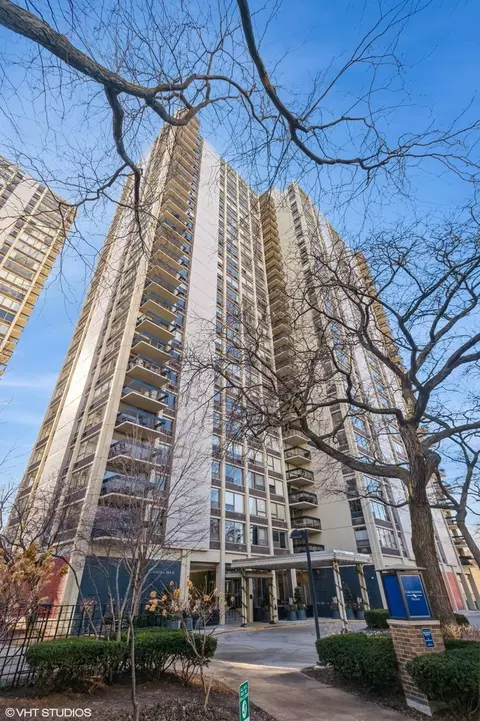 1360 N Sandburg Ter #810C, Chicago, IL 60610