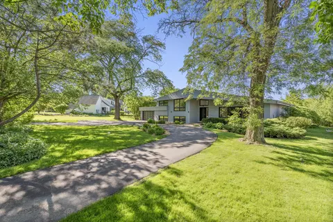 330 Landis Ln, Deerfield, IL 60015