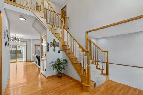 Entry Way - 2052 Gardner Cir E, Aurora, IL 60503 photo 1 of 2