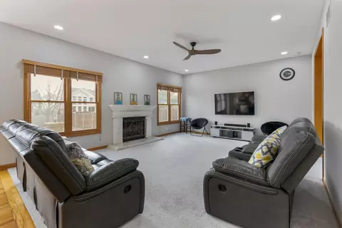 Living - 2052 Gardner Cir E, Aurora, IL 60503 photo 2 of 4