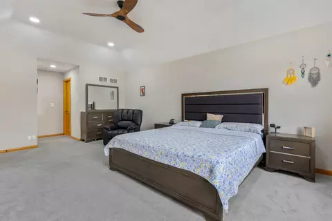 Bedroom - 2052 Gardner Cir E, Aurora, IL 60503 photo 2 of 5