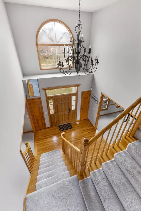 Entry Way - 2052 Gardner Cir E, Aurora, IL 60503 photo 2 of 2