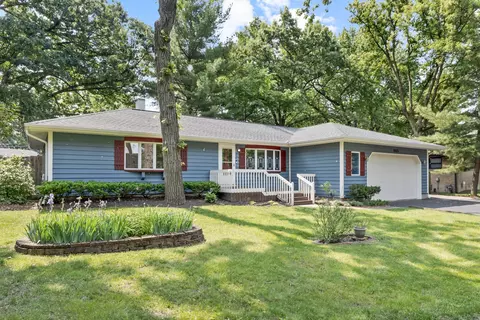 665 S Circle Ave, Port Barrington, IL 60010