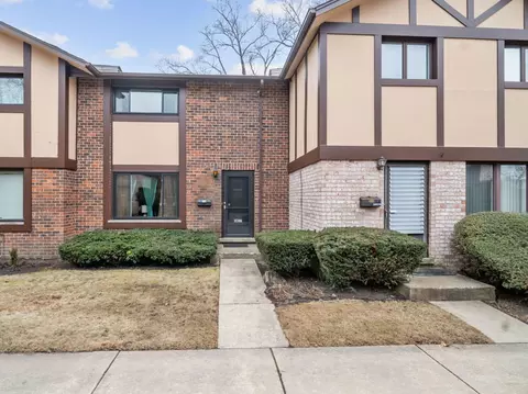18 W277 Buckingham Ln, Villa Park, IL 60181