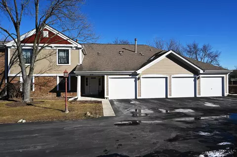 275 Mayfair Ln #D2, Schaumburg, IL 60193