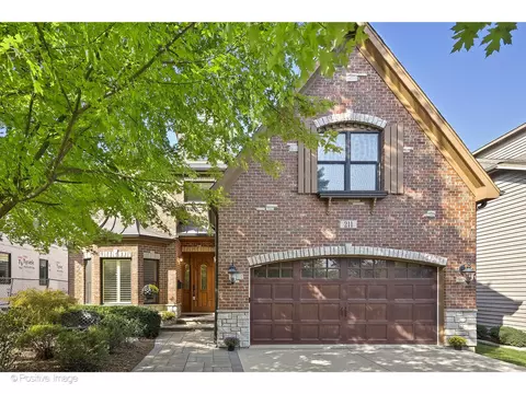 211 N West St, Naperville, IL 60540