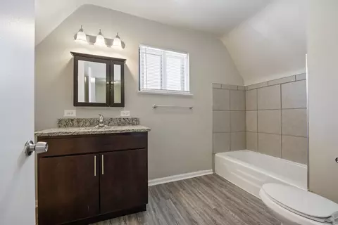 Bath - 6438 Sinclair Ave, Berwyn, IL 60402 photo 2 of 2