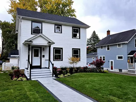 127 Logan Ave, Geneva, IL 60134