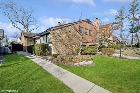 704 Forestview Ave, Park Ridge, IL 60068