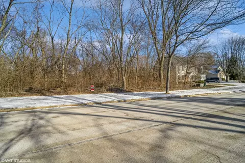 1 Ellis Ave, Gurnee, IL 60031