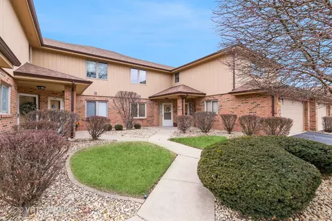 8960 Silverdale Dr #8-A, Orland Park, IL 60462