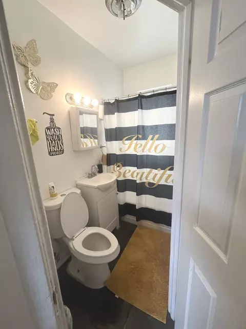 Bath - 127 E 104th Pl, Chicago, IL 60628 photo 1 of 2