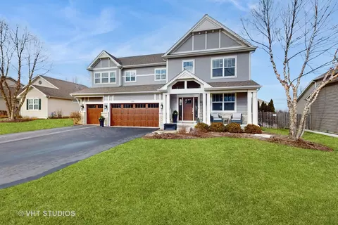 2911 Hampton Ave, North Aurora, IL 60542