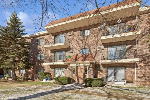 942 N Rohlwing Rd #101F, Addison, IL 60101