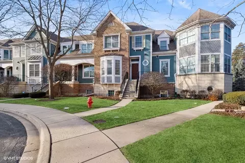 1939 Lynn Cir, Libertyville, IL 60048