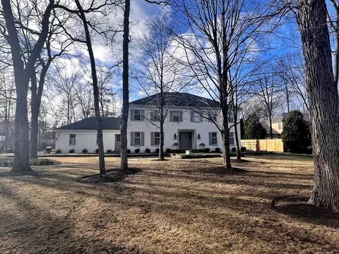 560 Turicum Rd, Lake Forest, IL 60045