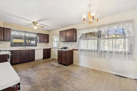 1721 E Thomas Rd, Wheaton, IL 60187 photo 5