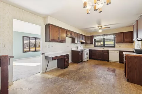 1721 E Thomas Rd, Wheaton, IL 60187 photo 6