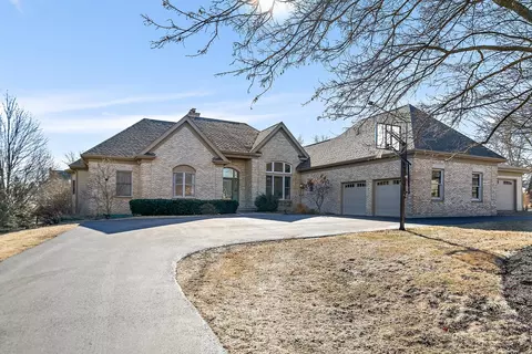 35 W747 Valley View Rd, West Dundee, IL 60118