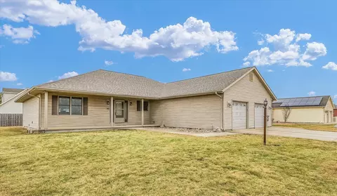 206 Linda Ln, Sidney, IL 61877