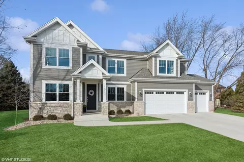 1512 N Howard Ct, Arlington Heights, IL 60004