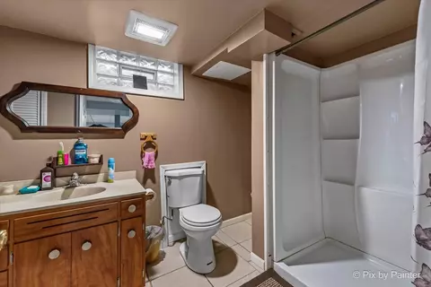Bath - 471 Poplar Ct, Elgin, IL 60120 photo 2 of 2