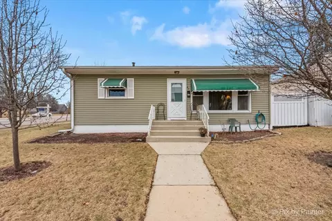 471 Poplar Ct, Elgin, IL 60120