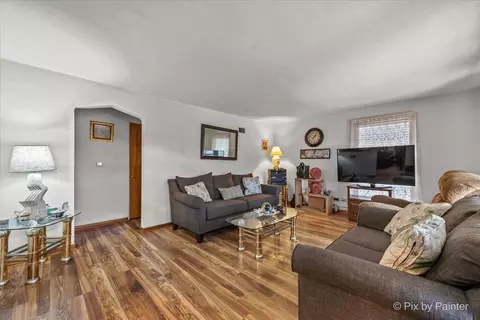 Living - 471 Poplar Ct, Elgin, IL 60120 photo 1 of 1