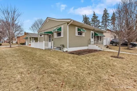 Exterior - 471 Poplar Ct, Elgin, IL 60120 photo 2 of 5