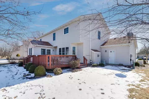 Exterior - 1006 Ironwood Cc Dr, Normal, IL 61761 photo 6 of 8