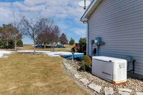 Exterior - 1006 Ironwood Cc Dr, Normal, IL 61761 photo 7 of 8