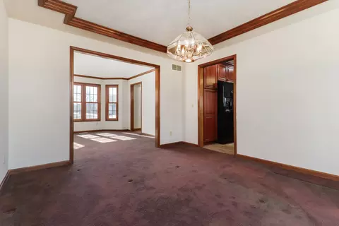 Living - 1006 Ironwood Cc Dr, Normal, IL 61761 photo 8 of 9