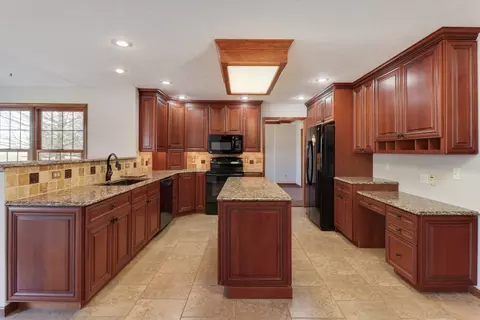 Kitchen - 1006 Ironwood Cc Dr, Normal, IL 61761 photo 2 of 4