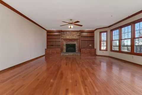 Living - 1006 Ironwood Cc Dr, Normal, IL 61761 photo 2 of 9