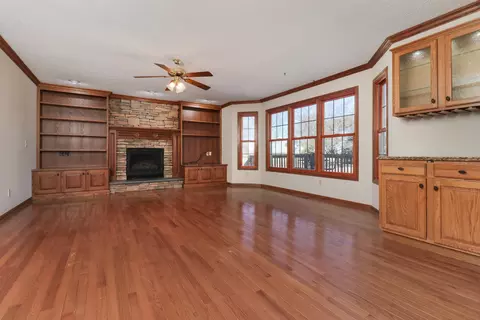 Living - 1006 Ironwood Cc Dr, Normal, IL 61761 photo 1 of 9