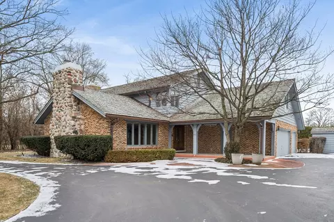 451 Chapel Hill Ln, Northfield, IL 60093