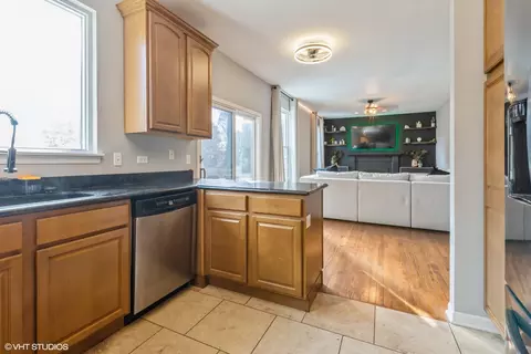 Kitchen - 1858 Carrier Cir, Plainfield, IL 60586 photo 3 of 3
