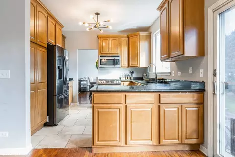 Kitchen - 1858 Carrier Cir, Plainfield, IL 60586 photo 1 of 3