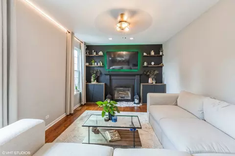 Living - 1858 Carrier Cir, Plainfield, IL 60586 photo 2 of 3