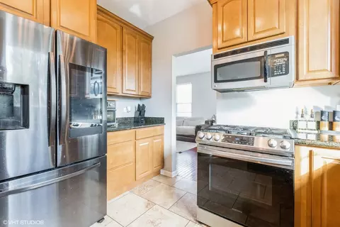 Kitchen - 1858 Carrier Cir, Plainfield, IL 60586 photo 2 of 3