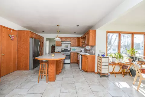 Kitchen - 418 S Comet Dr, Braidwood, IL 60408 photo 6 of 6
