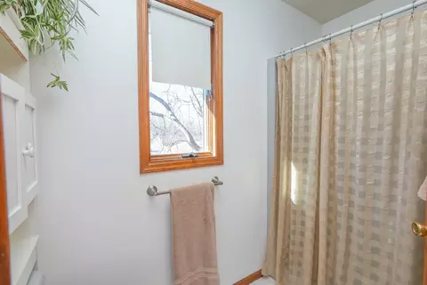 Bath - 418 S Comet Dr, Braidwood, IL 60408 photo 3 of 6