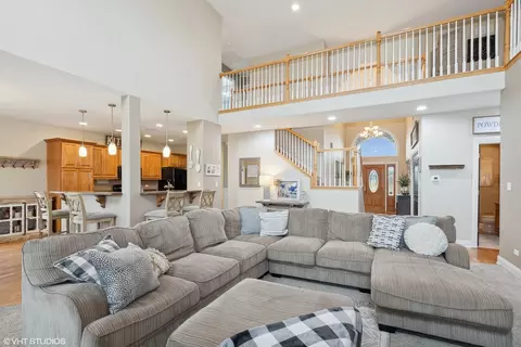 Living - 25947 S Castle Gate Dr, Monee, IL 60449 photo 2 of 3