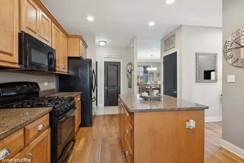 Kitchen - 25947 S Castle Gate Dr, Monee, IL 60449 photo 2 of 3