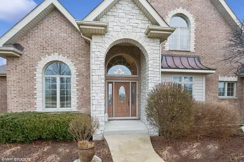 Exterior - 25947 S Castle Gate Dr, Monee, IL 60449 photo 4 of 6